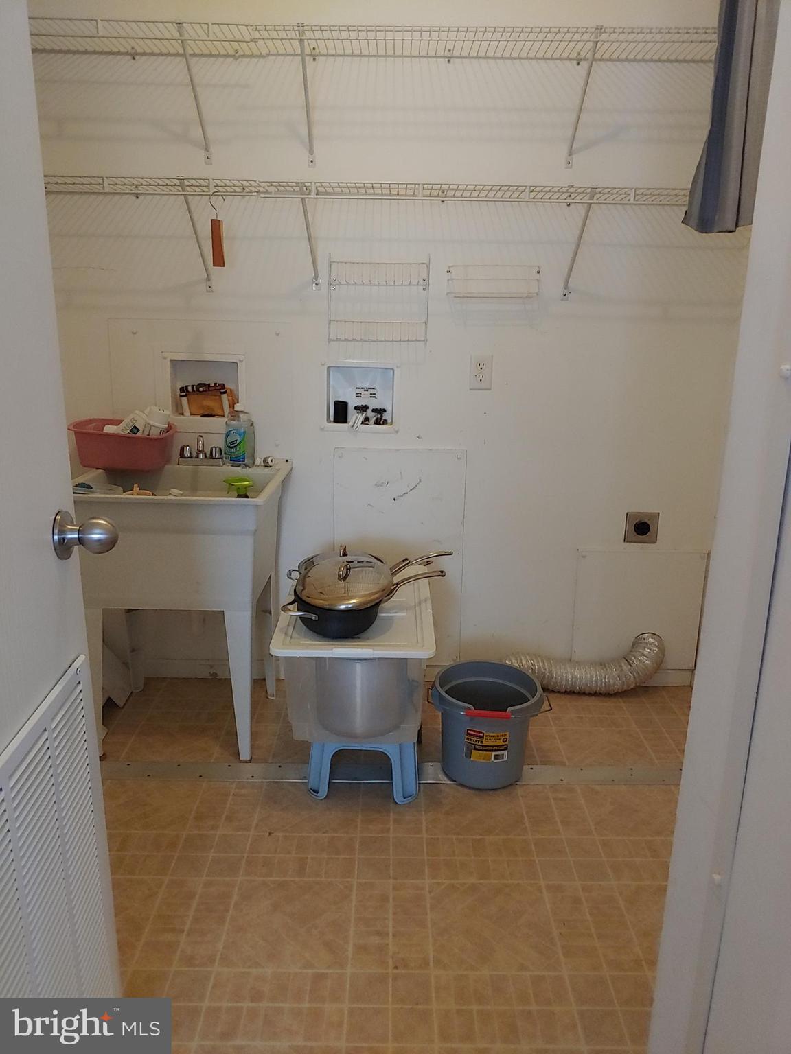408 Moore Place, Unit 408 Dover, DE 19901 - Photo 29 of 34 Laundry Utility Sink