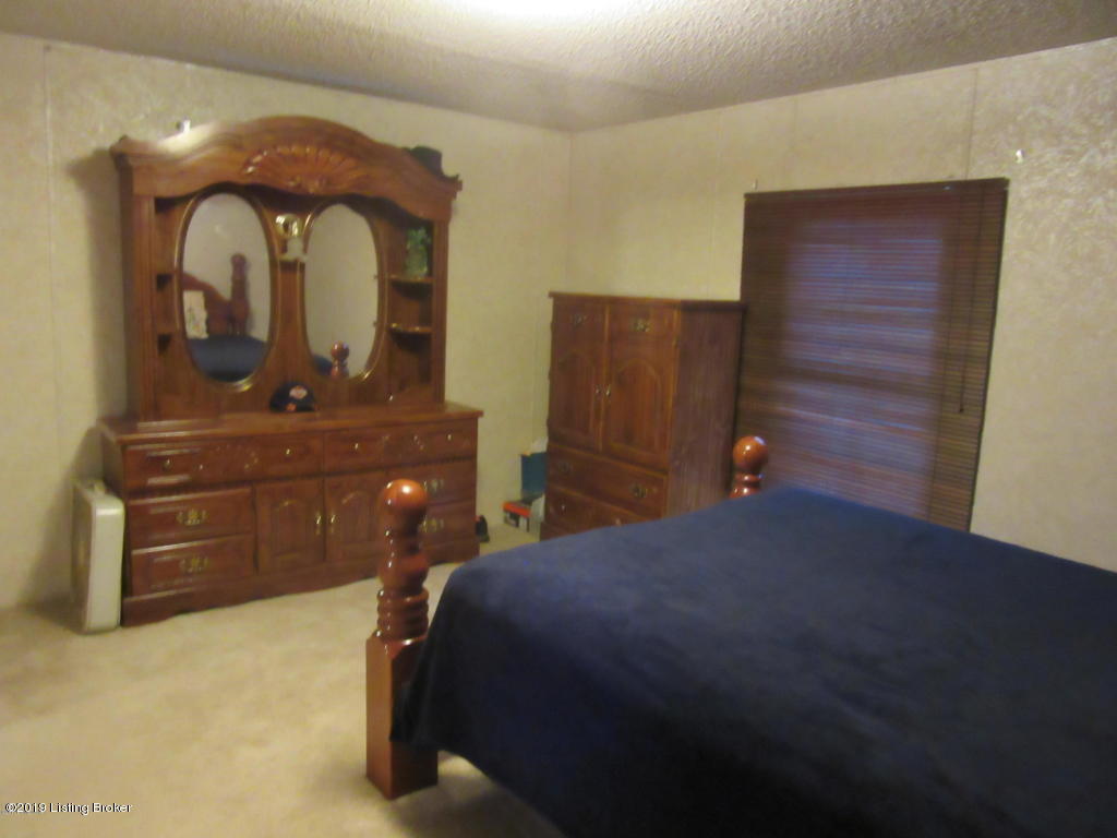 300 Pumpkin Road Shepherdsville, KY 40165 - Photo 9 of 10 20171221201459321094000000-o