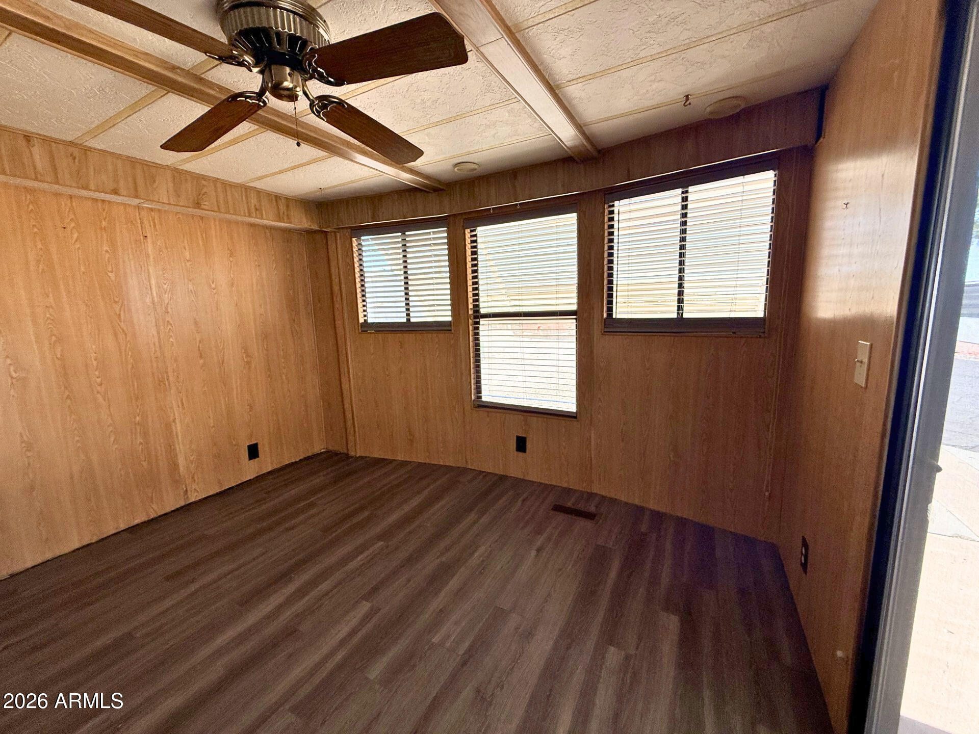 269 North Winchester Road, Unit 10 Apache Junction, AZ 85119 - Photo 3 of 12 Living room