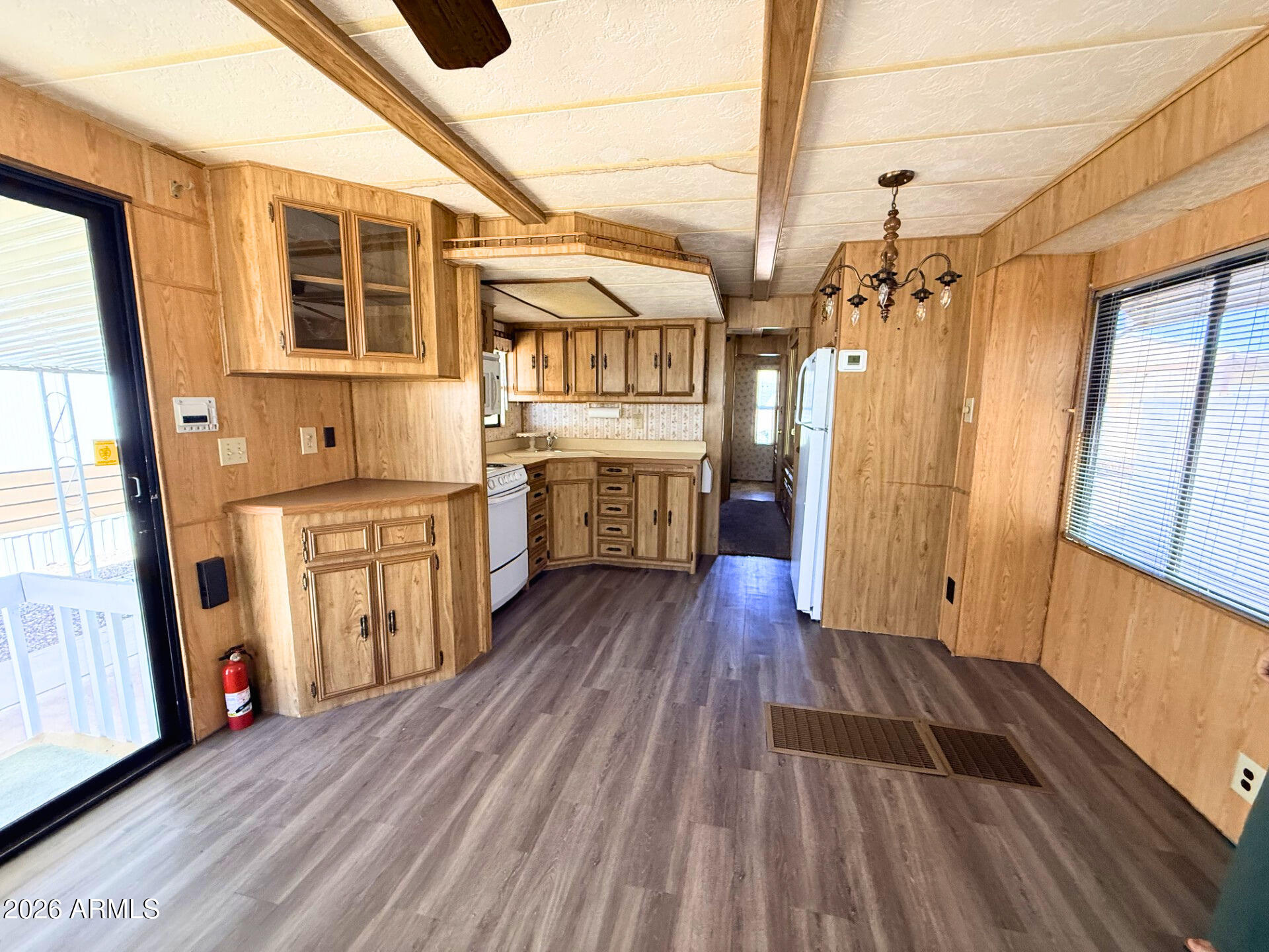 269 North Winchester Road, Unit 10 Apache Junction, AZ 85119 - Photo 5 of 12 d45a176b-9c14-43f4-a9ff-e01d5090de81