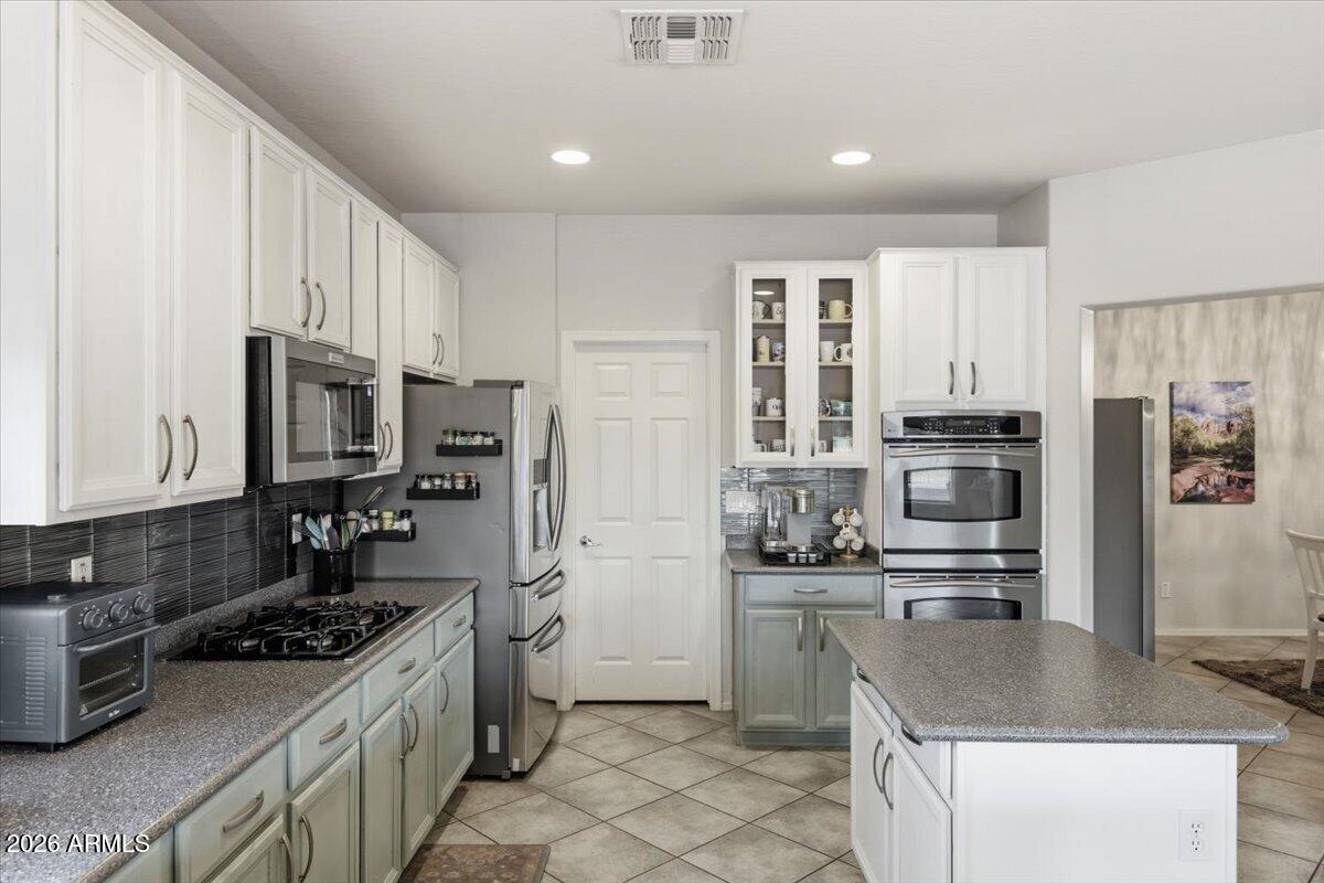 120 West Southern Hills Road Phoenix, AZ 85023 - Photo 26 of 67 Kitchen