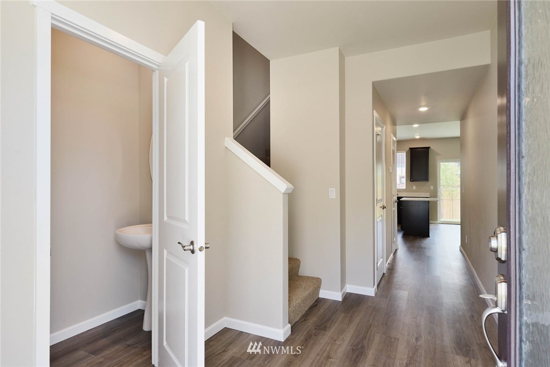 190 Russell Road Bremerton, WA 98312 - Photo 5 of 16 Gallery Image 5