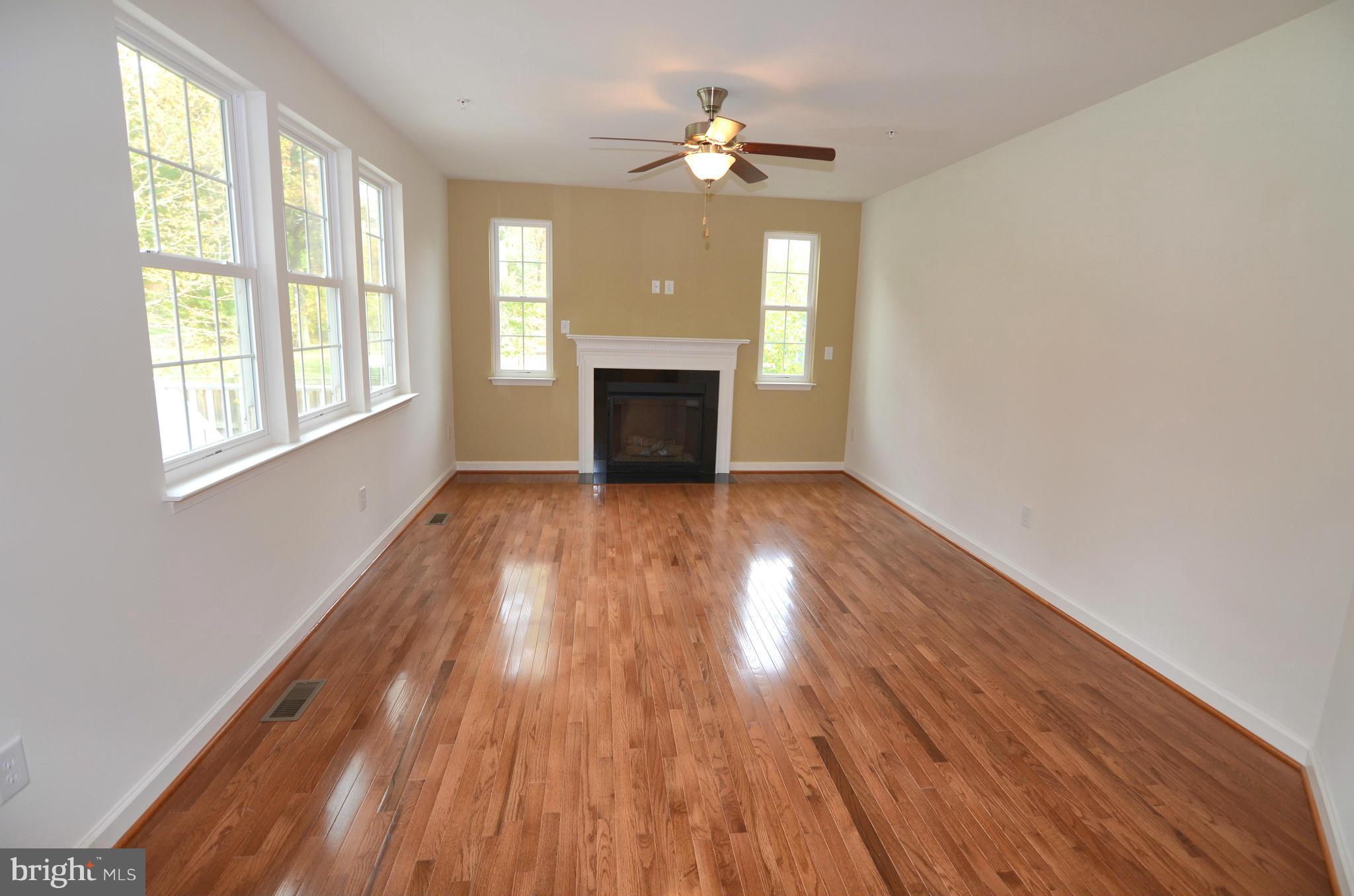 4608 Mountain Road Pasadena, MD 21122 - Photo 14 of 30 Family Room