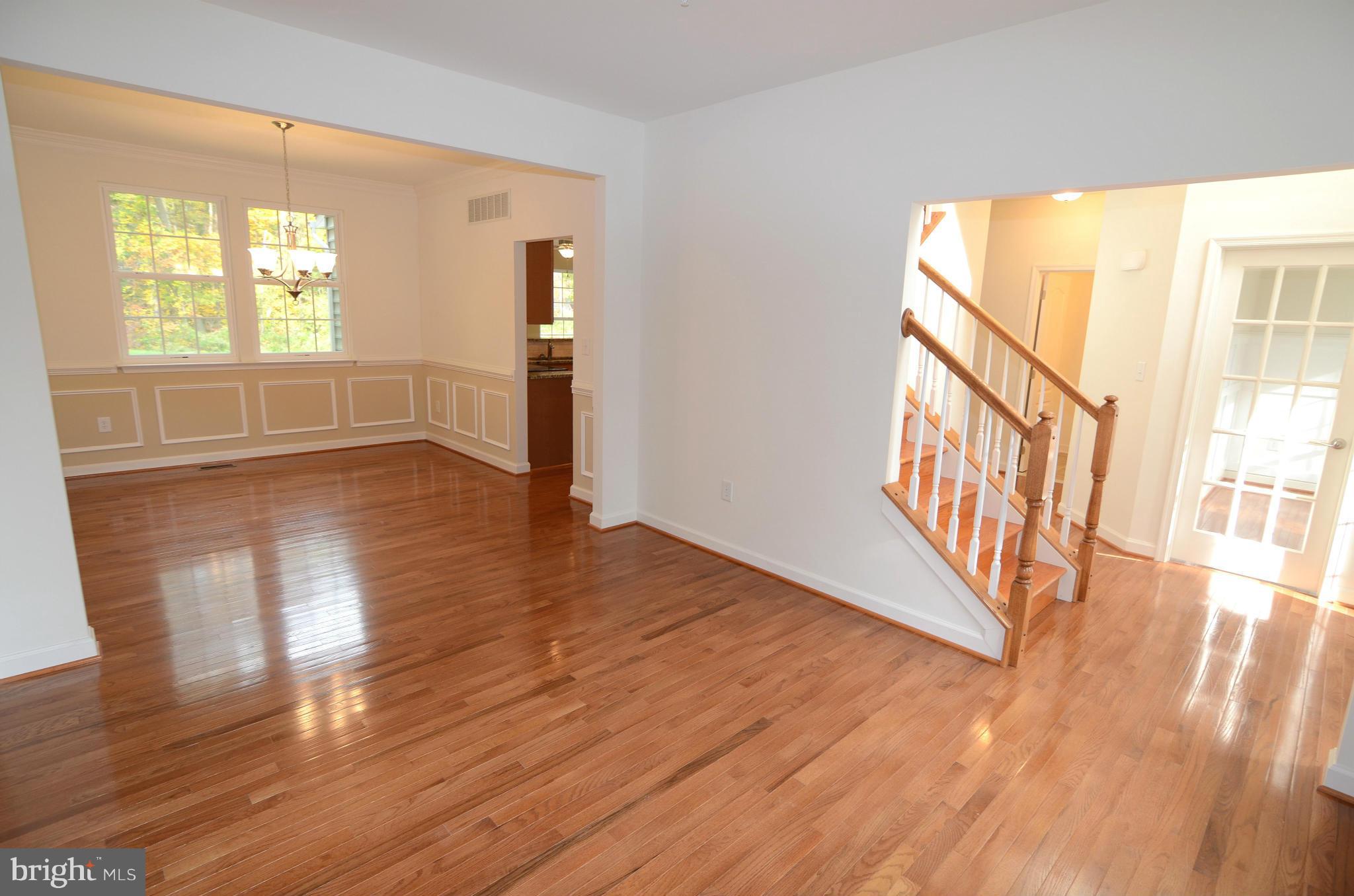 4608 Mountain Road Pasadena, MD 21122 - Photo 4 of 30 Living Room