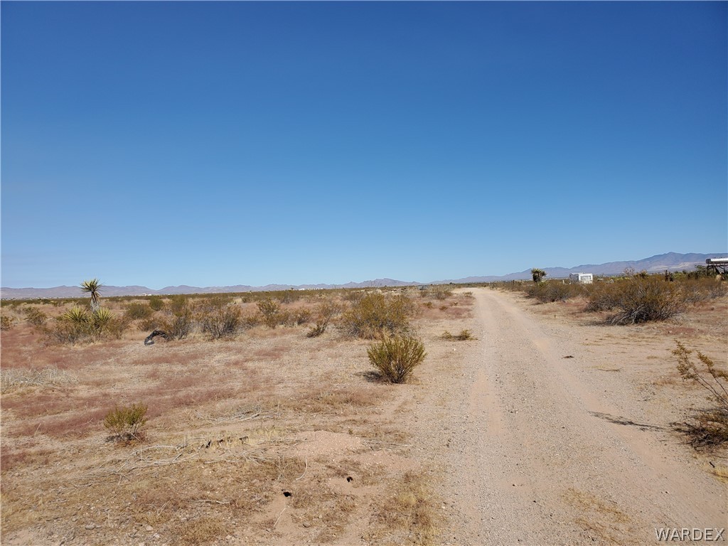 3597 Agate Road Golden Valley, AZ 86413 - Photo 3 of 10