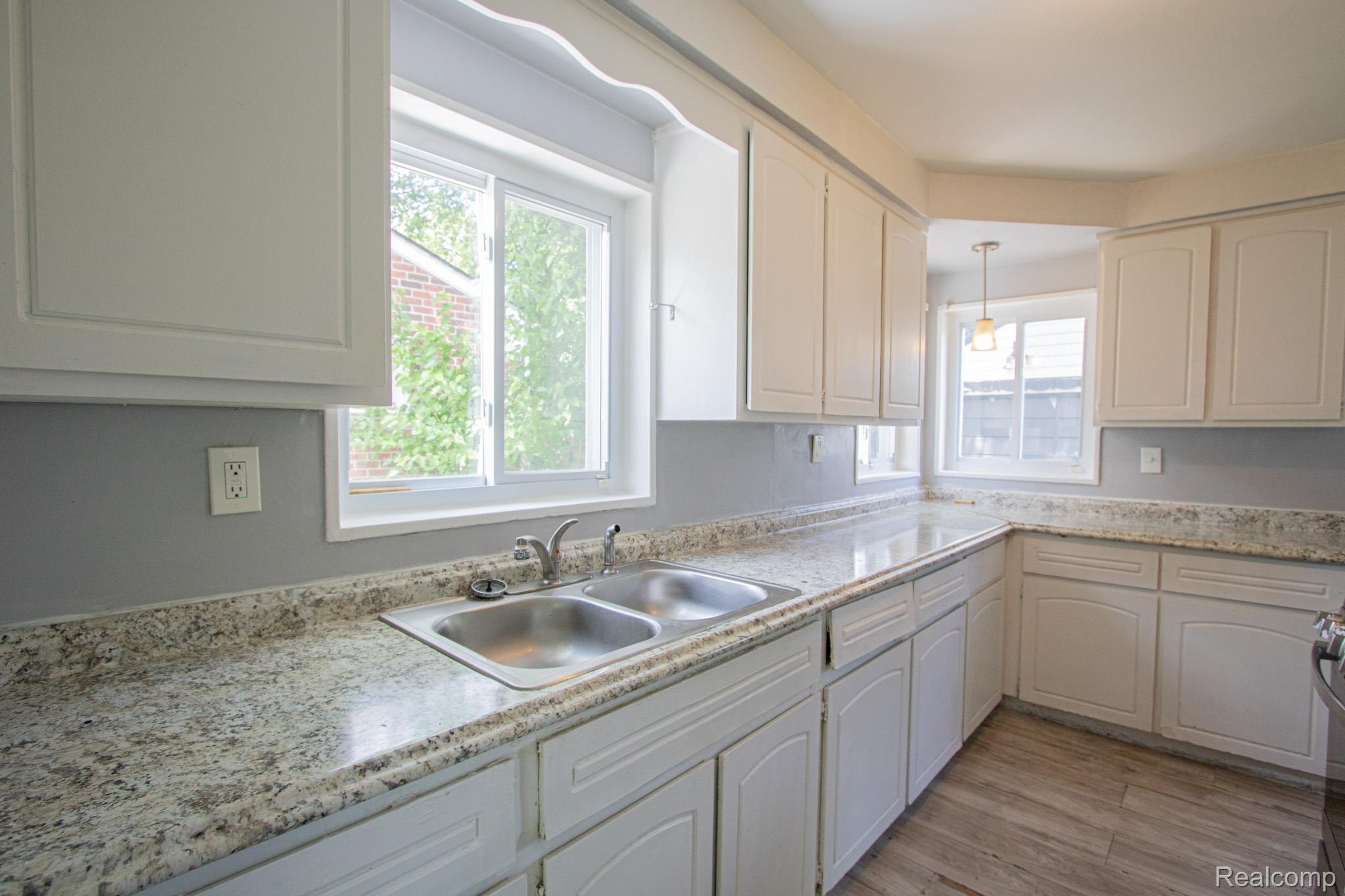 29864 Brooklane Street Inkster, MI 48141 - Photo 8 of 27 IMG_1861.jpg