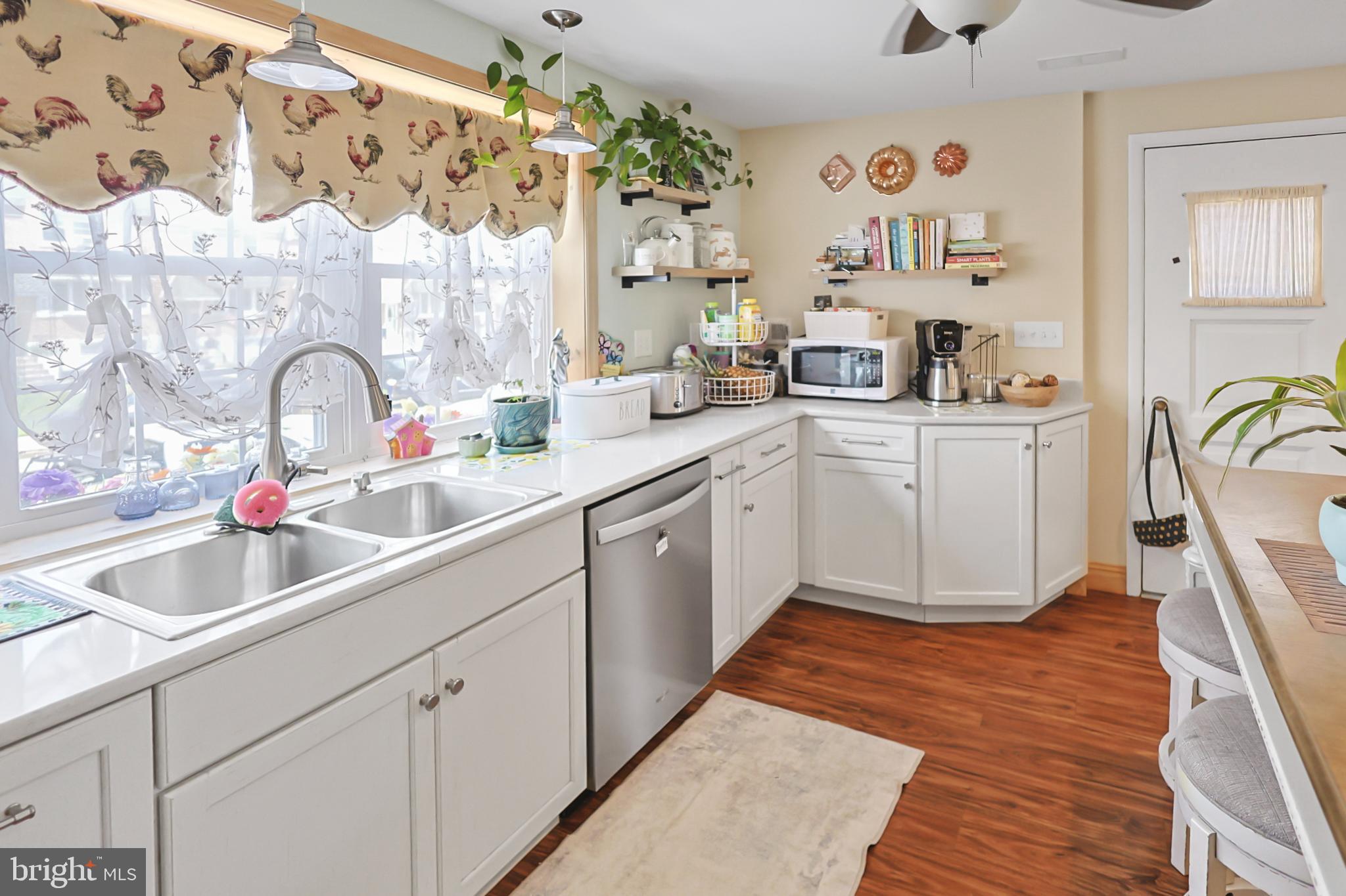 9916 South Canterbury Road Philadelphia, PA 19114 - Photo 5 of 31 Gallery Image 5