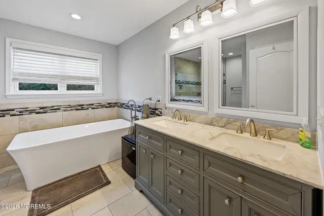 $1,135,000 | 11 Clearstream Court, Manchester Township, NJ 08759