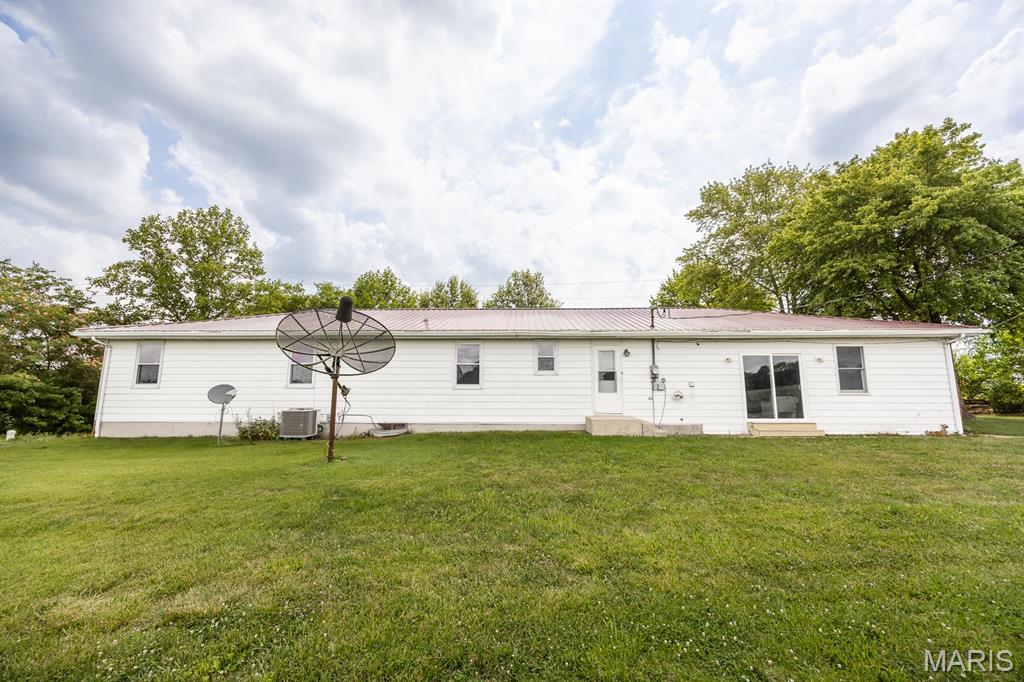 9355 Highway 3 Red Bud, IL 62278 - Photo 27 of 32