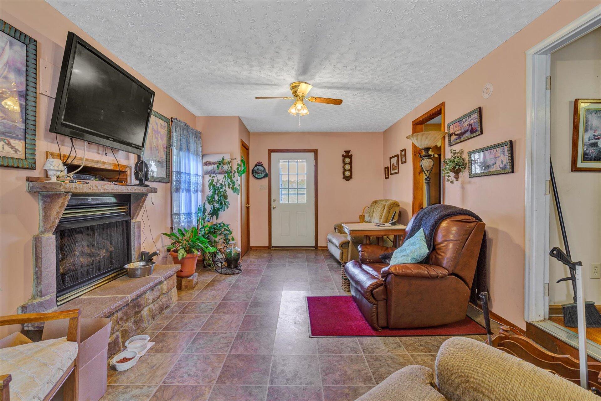 2177 Lipscomb Road Moneta, VA 24121 - Photo 13 of 59 13-102620210076