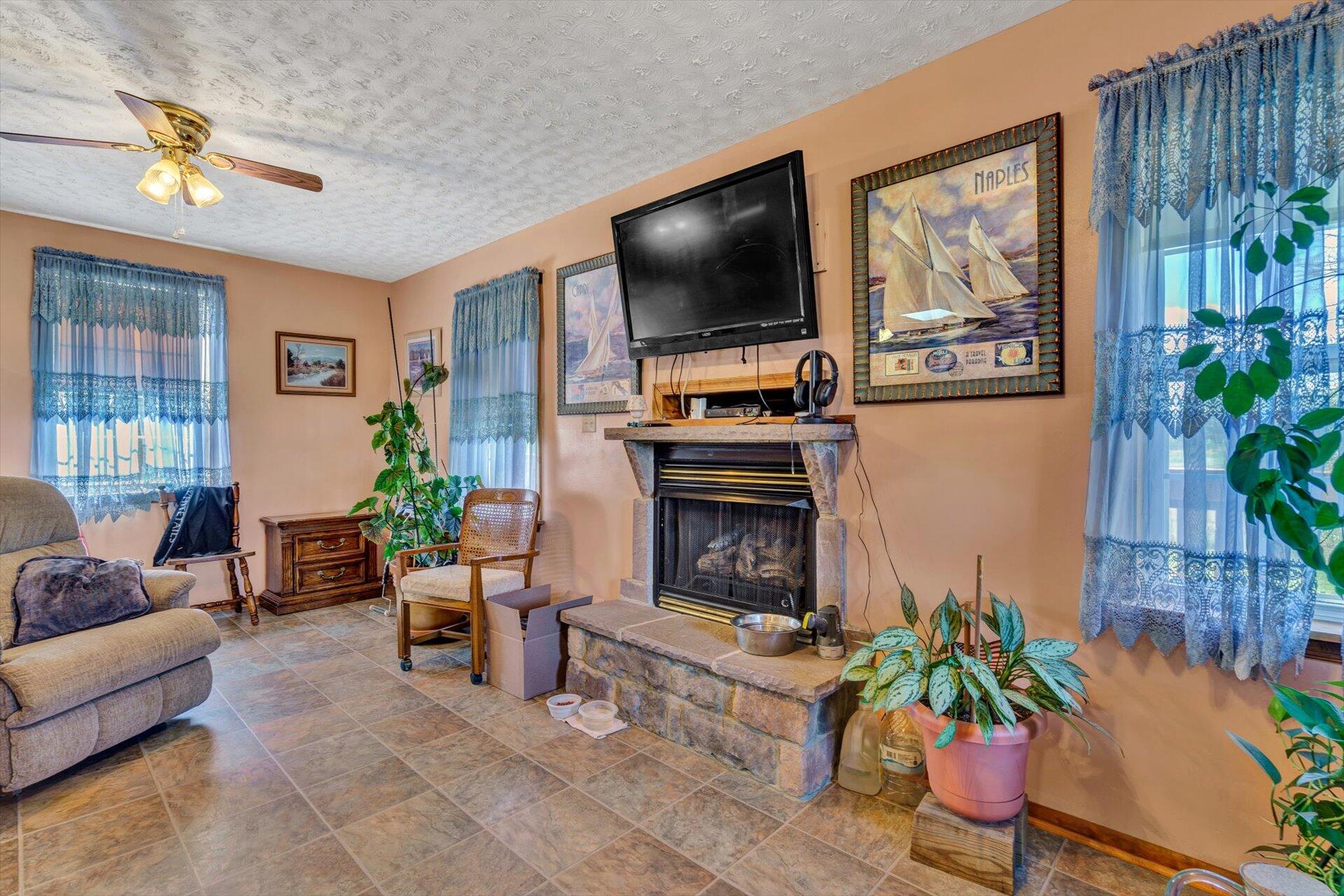 2177 Lipscomb Road Moneta, VA 24121 - Photo 14 of 59 14-102620210077