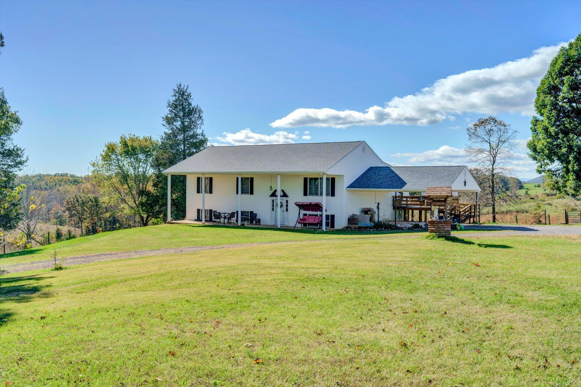 2177 Lipscomb Road Moneta, VA 24121 - Photo 3 of 59 03-102620210115