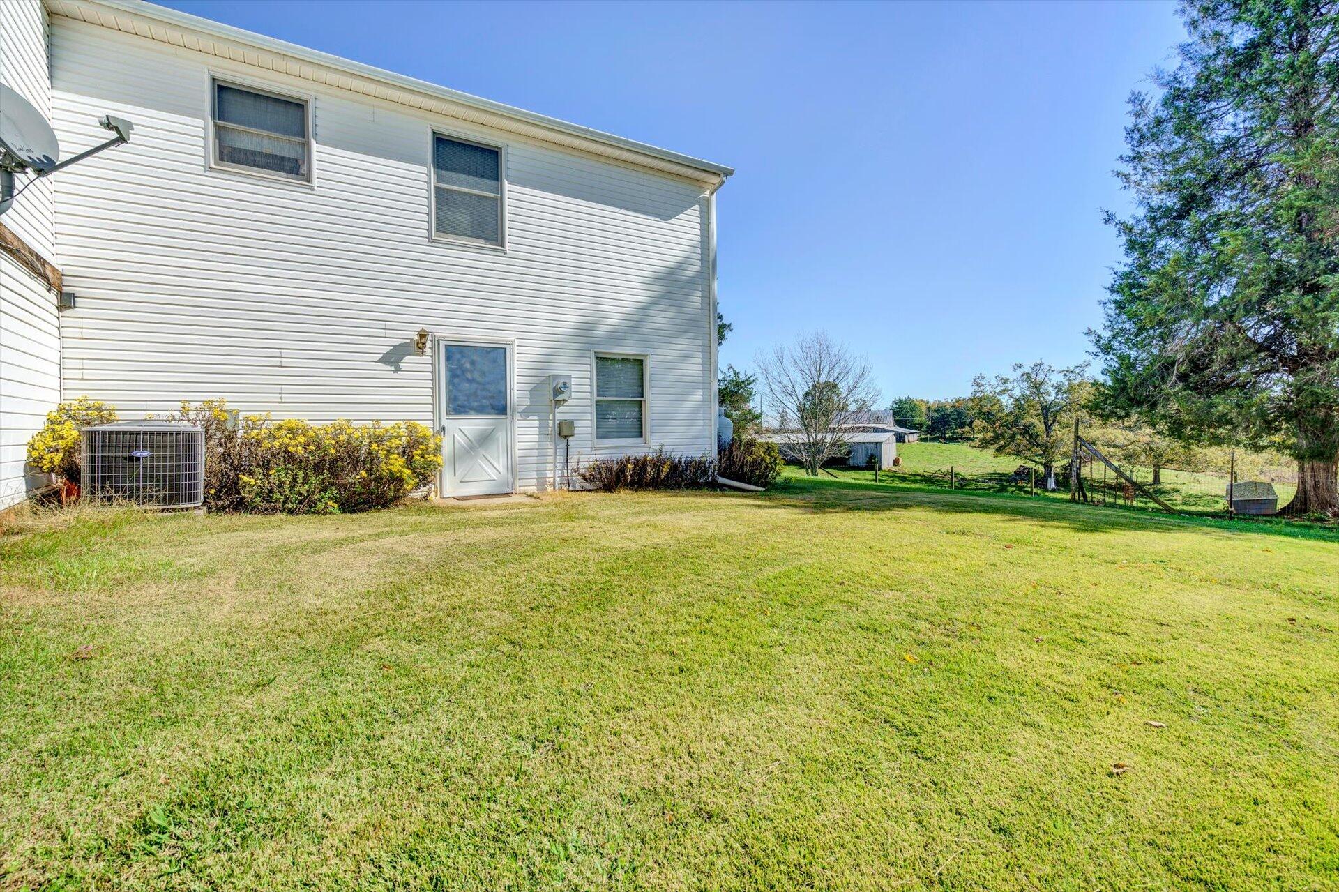 2177 Lipscomb Road Moneta, VA 24121 - Photo 32 of 59 32-102620210103