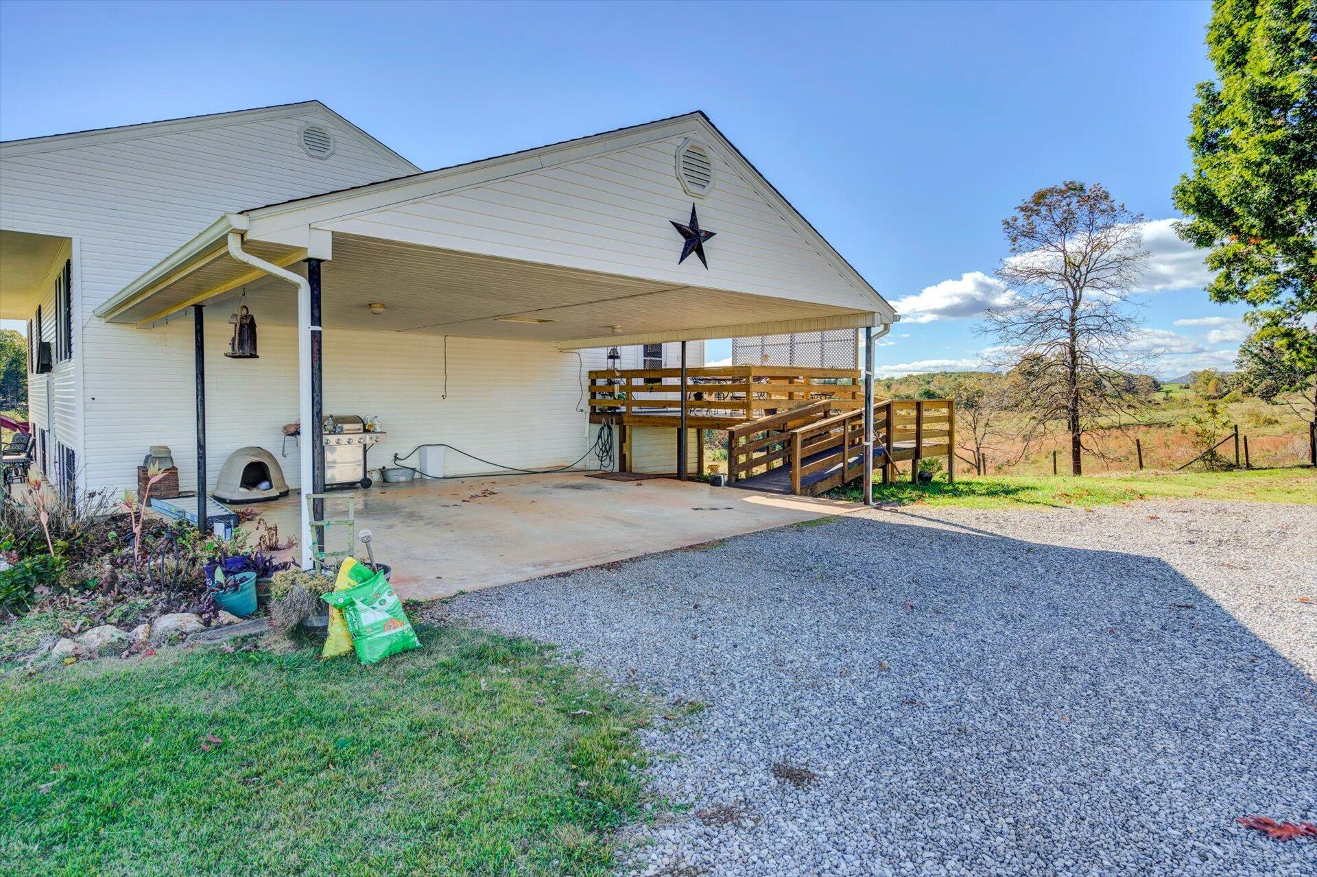 2177 Lipscomb Road Moneta, VA 24121 - Photo 35 of 59 35-102620210110