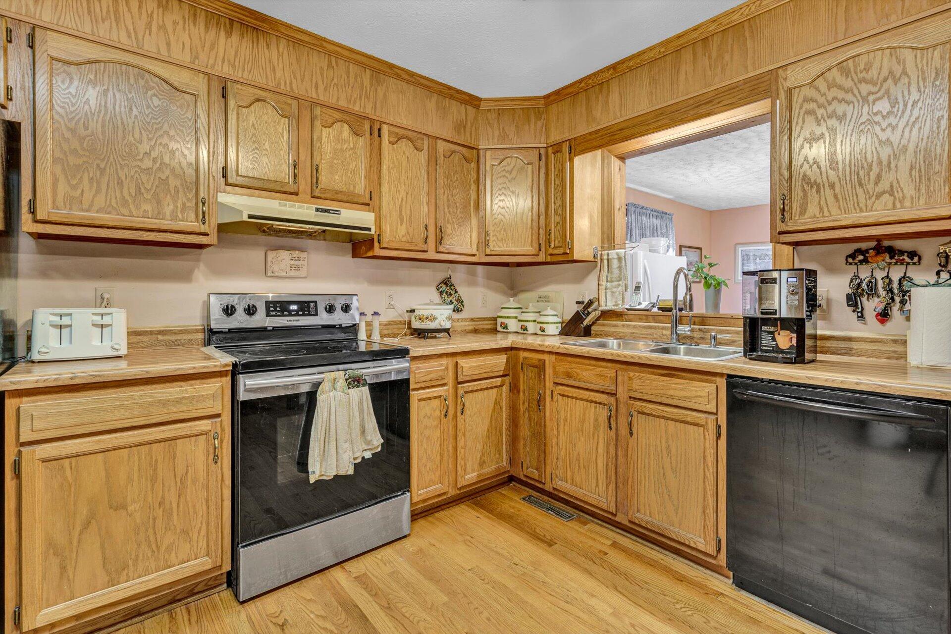 2177 Lipscomb Road Moneta, VA 24121 - Photo 8 of 59 08-102620210083