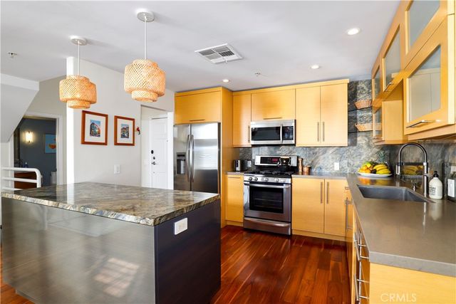 $1,849,000 | 1214 14th Street, Unit 203, Santa Monica, CA 90404