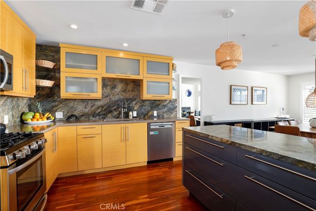 $1,849,000 | 1214 14th Street, Unit 203, Santa Monica, CA 90404