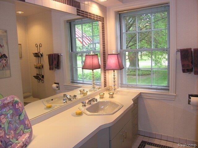 437 Washington Road Grosse Pointe, MI 48230 - Photo 12 of 25 Powder Room