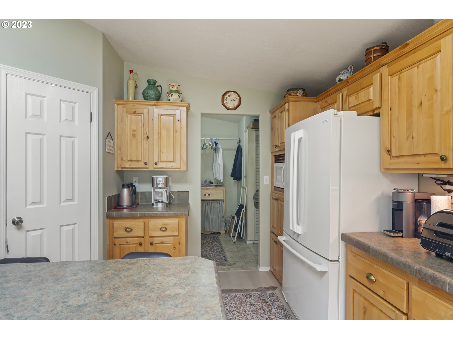 175 Florentine Avenue Florence, OR 97439 - Photo 11 of 27 a kitchen with cabinets and a refrigerator