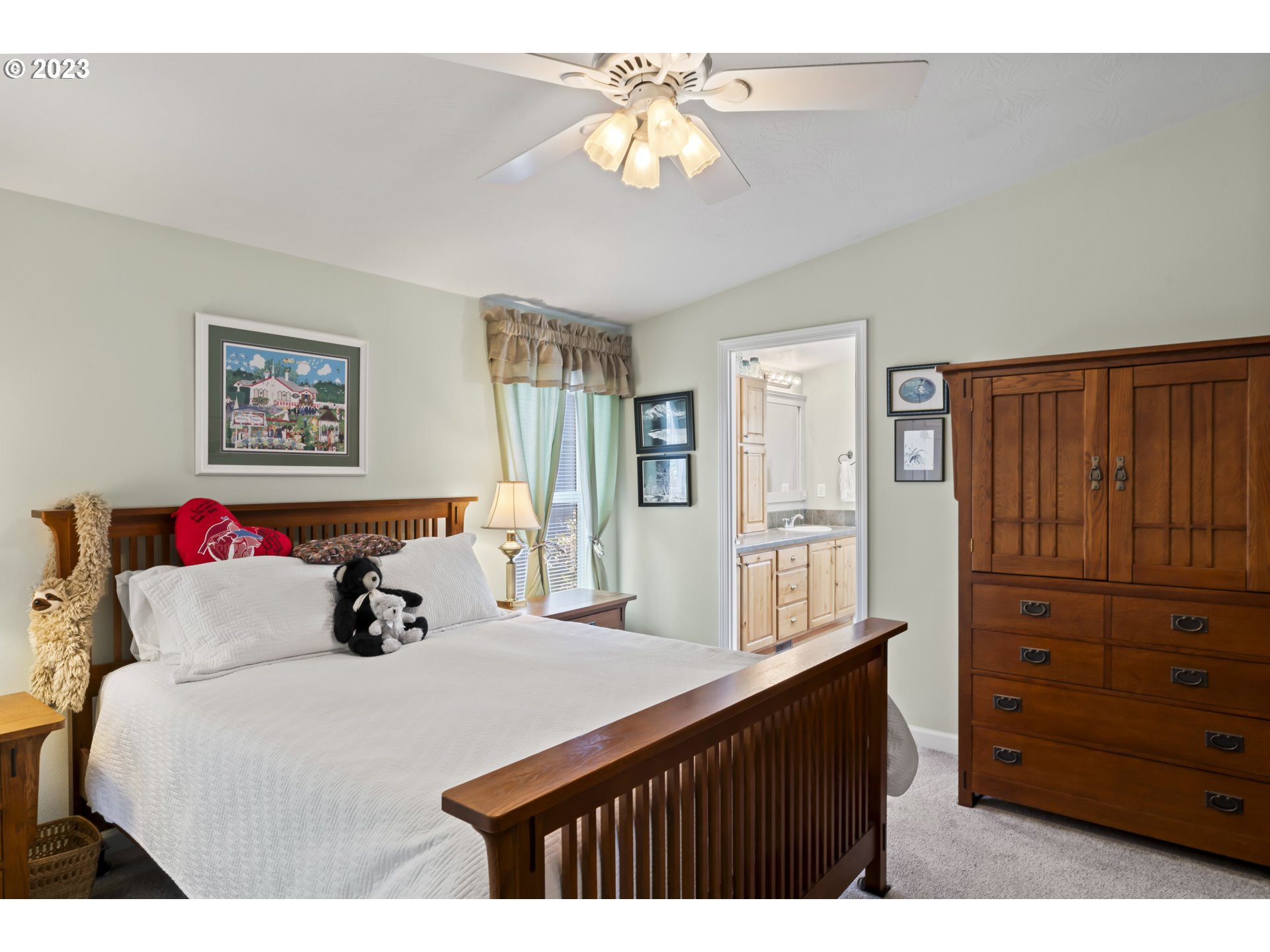 175 Florentine Avenue Florence, OR 97439 - Photo 14 of 27 a bed room with a bed and a dresser