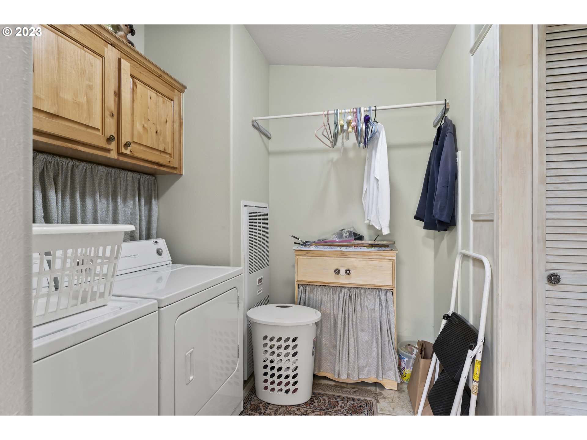 175 Florentine Avenue Florence, OR 97439 - Photo 22 of 27 a utility room with dryer and washer