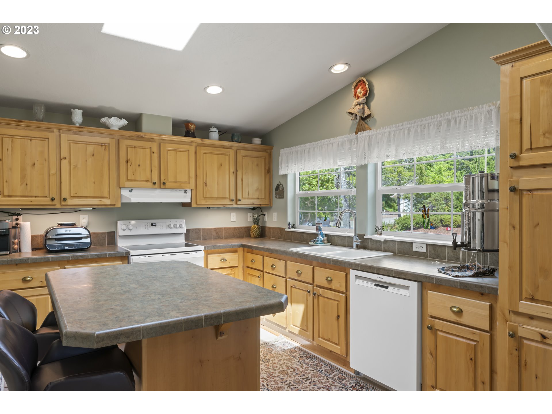 175 Florentine Avenue Florence, OR 97439 - Photo 9 of 27 a kitchen with granite countertop a sink window and cabinets