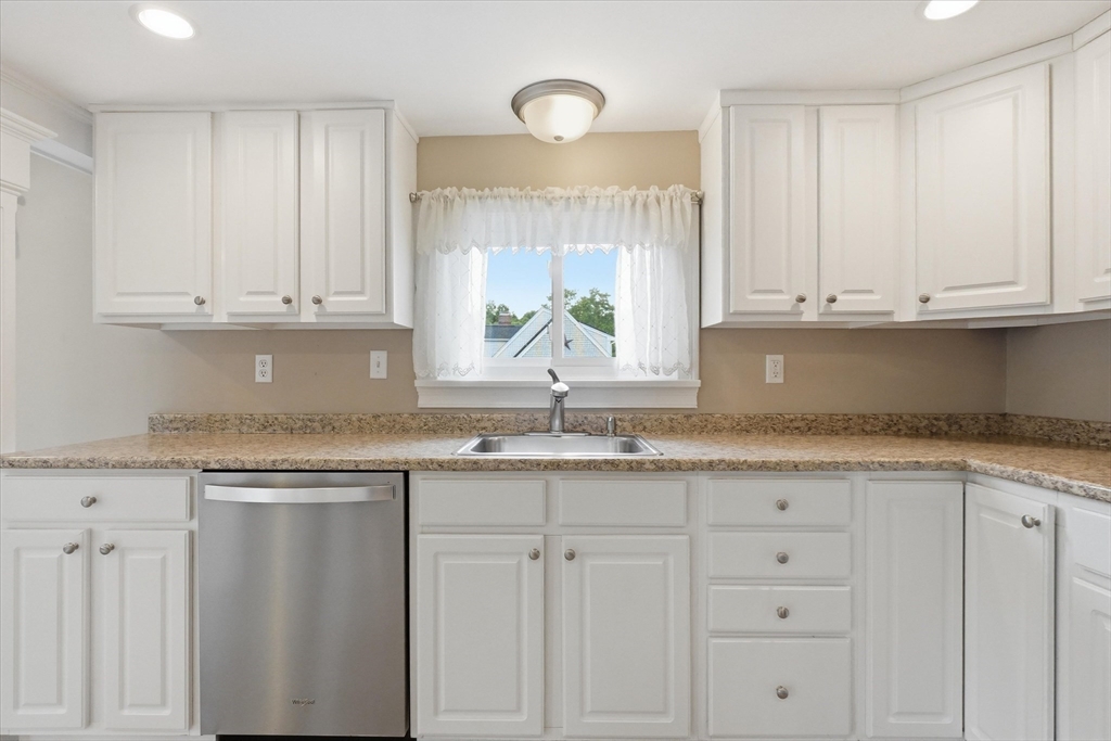 27 Haverhill Road, Unit B Amesbury, MA 01913 - Photo 15 of 36