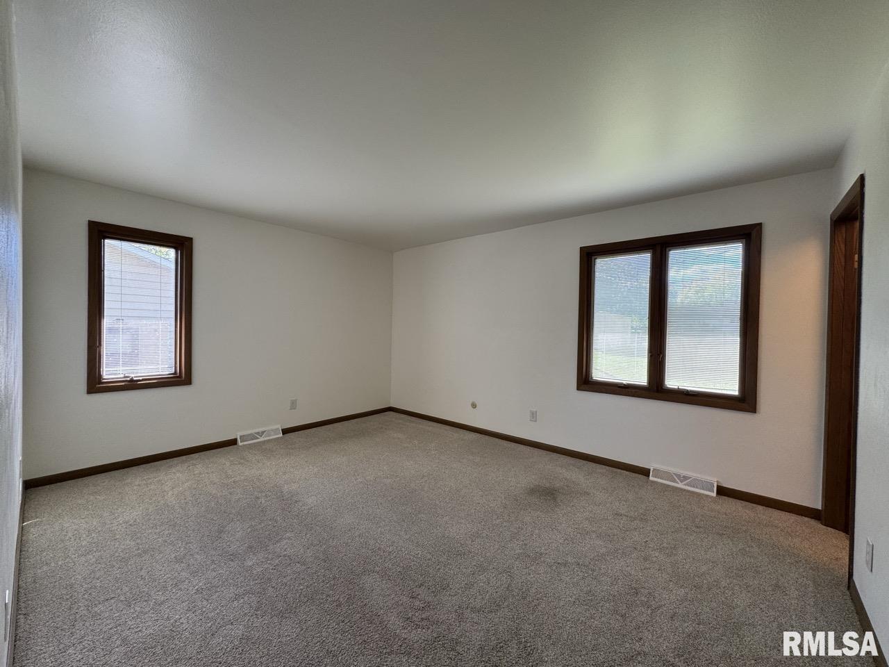 3816 Ridgewood Drive Davenport, IA 52807 - Photo 15 of 22