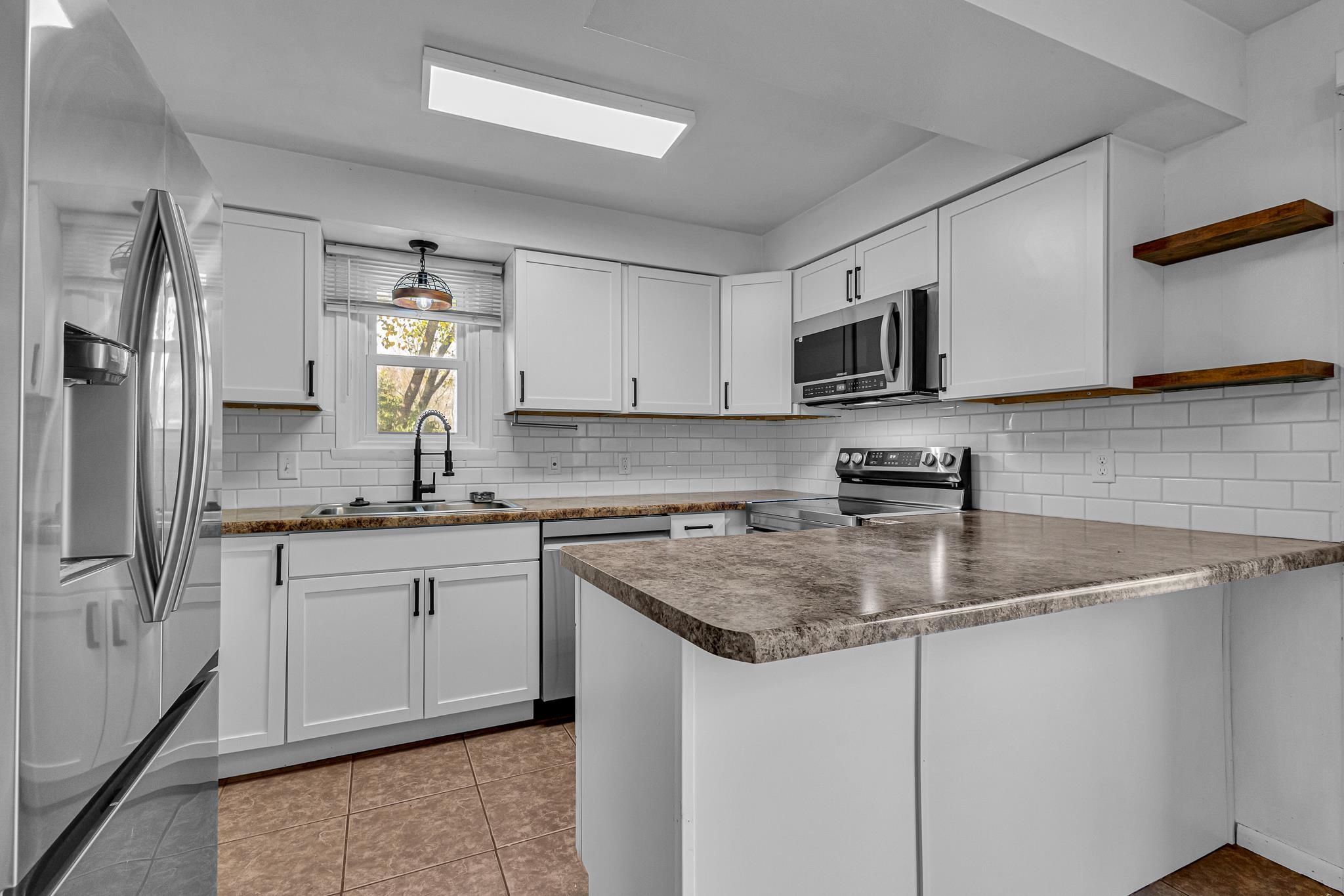 1718 Acorn Court Menasha, WI 54952 - Photo 11 of 45