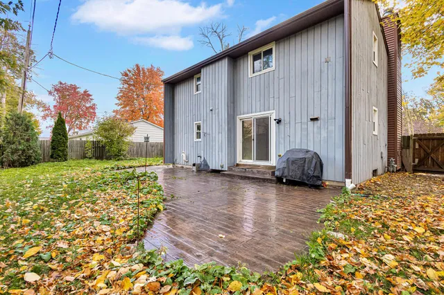 $299,900 | 1718 Acorn Court, Menasha, WI 54952