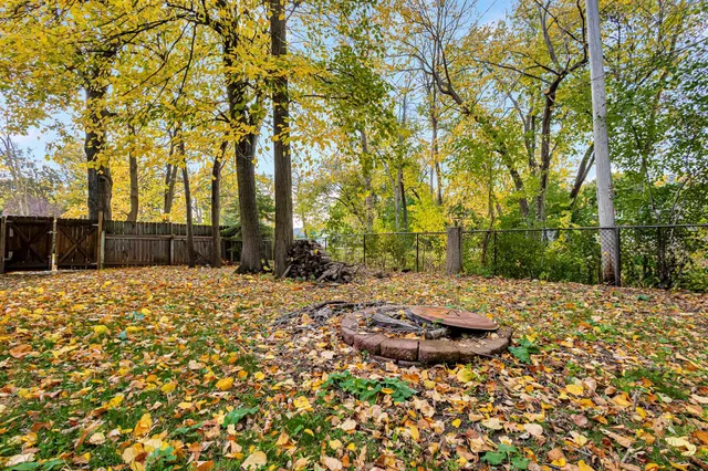 $299,900 | 1718 Acorn Court, Menasha, WI 54952