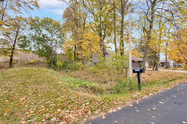 $299,900 | 1718 Acorn Court, Menasha, WI 54952