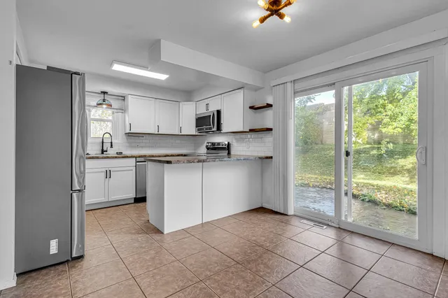 $299,900 | 1718 Acorn Court, Menasha, WI 54952