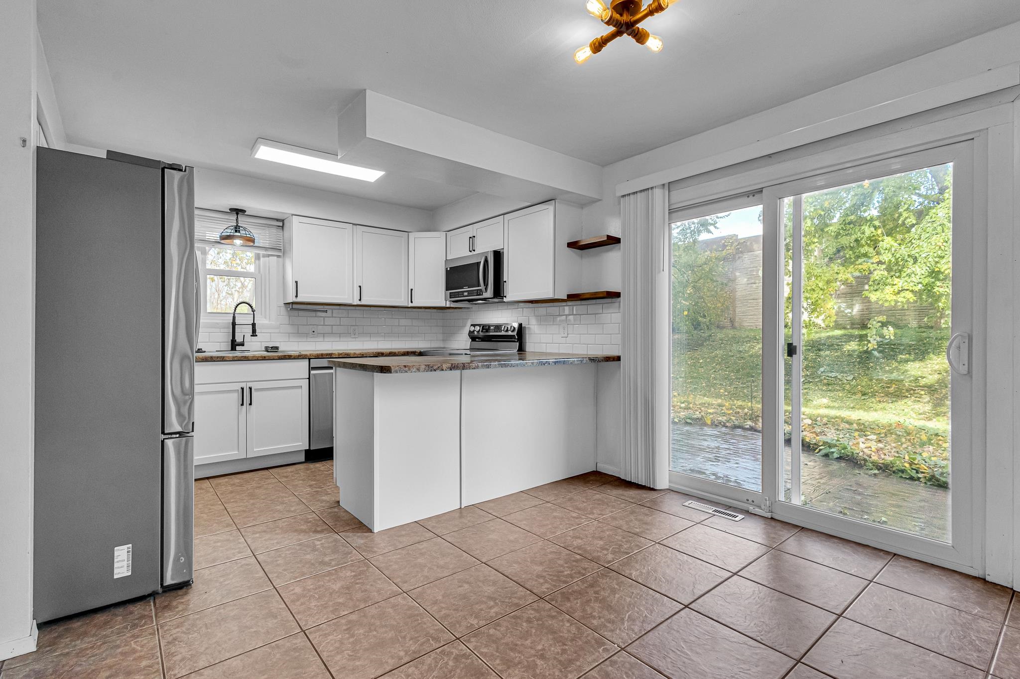 1718 Acorn Court Menasha, WI 54952 - Photo 9 of 45