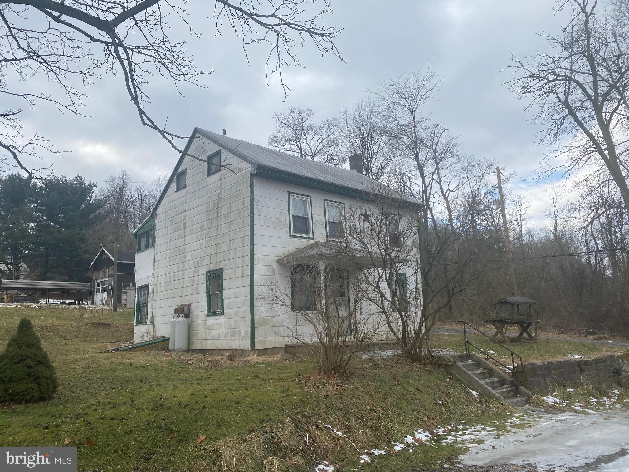 2413 Quarry Road Lebanon, PA 17046 - Photo 1 of 16 Front View
