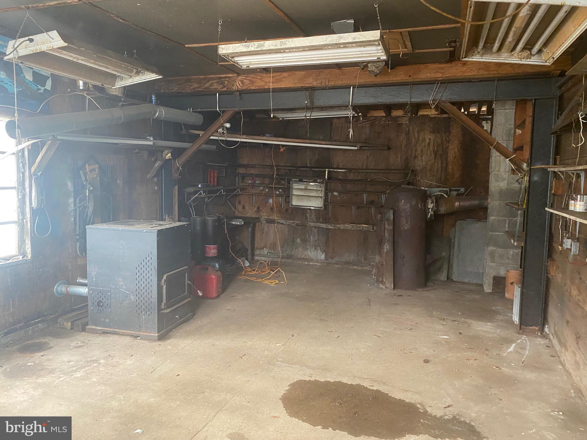 2413 Quarry Road Lebanon, PA 17046 - Photo 4 of 16 Garage interior