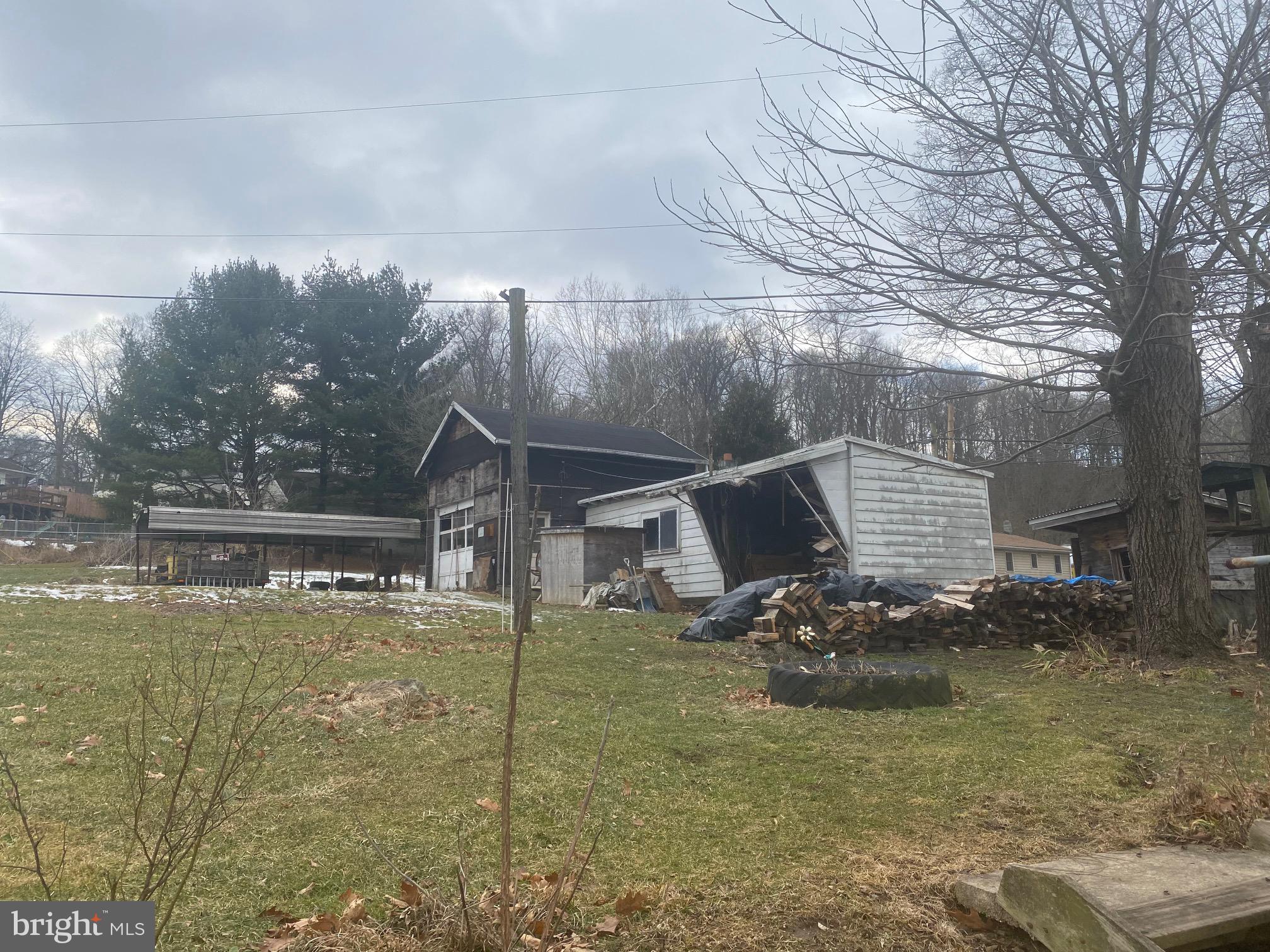 2413 Quarry Road Lebanon, PA 17046 - Photo 5 of 16 Garages