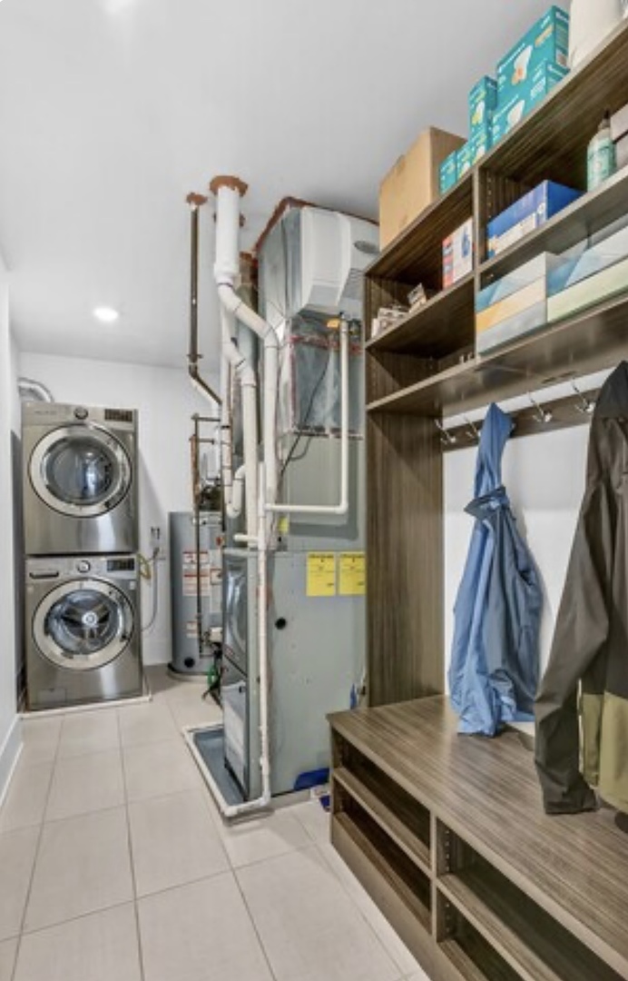 1157 West Erie Street, Unit 5W Chicago, IL 60642 - Photo 29 of 30 a view of a room with gym equipment