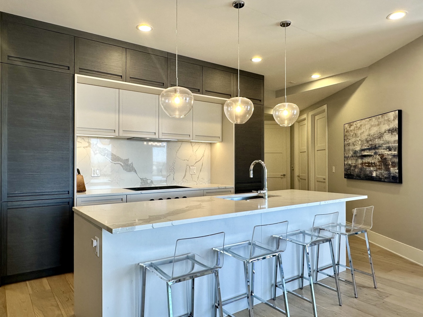 1157 West Erie Street, Unit 5W Chicago, IL 60642 - Photo 8 of 30 a view of a kitchen area