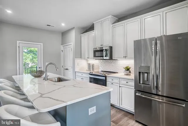 $494,990 | 19756 Canopy Loop, Unit 328D, Montgomery Village, MD 20886