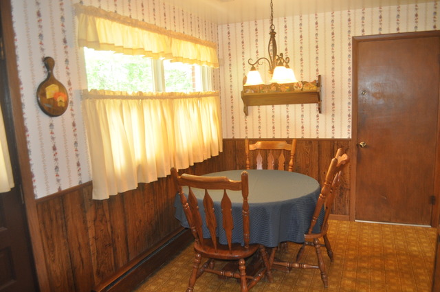 968 Hillcrest Road Elgin, IL 60123 - Photo 5 of 13 a dining room with furniture and window