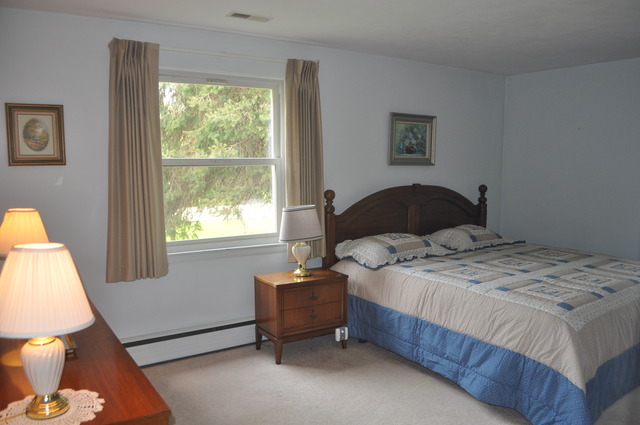 968 Hillcrest Road Elgin, IL 60123 - Photo 6 of 13 a bedroom with a bed and window