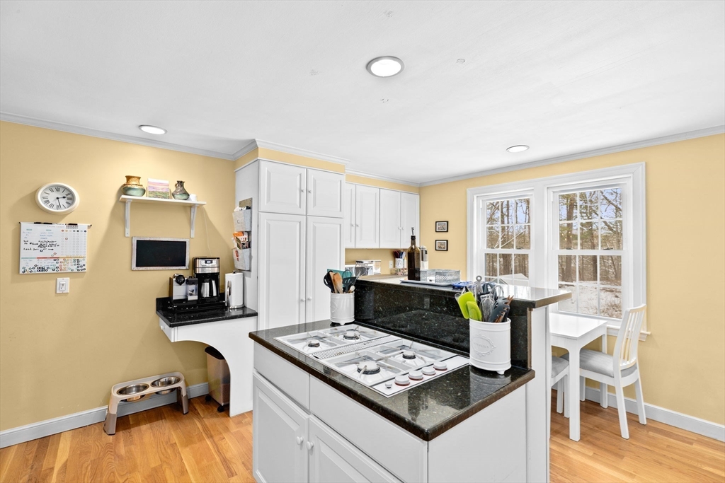 33 Dover Road Dover, MA 02030 - Photo 7 of 41