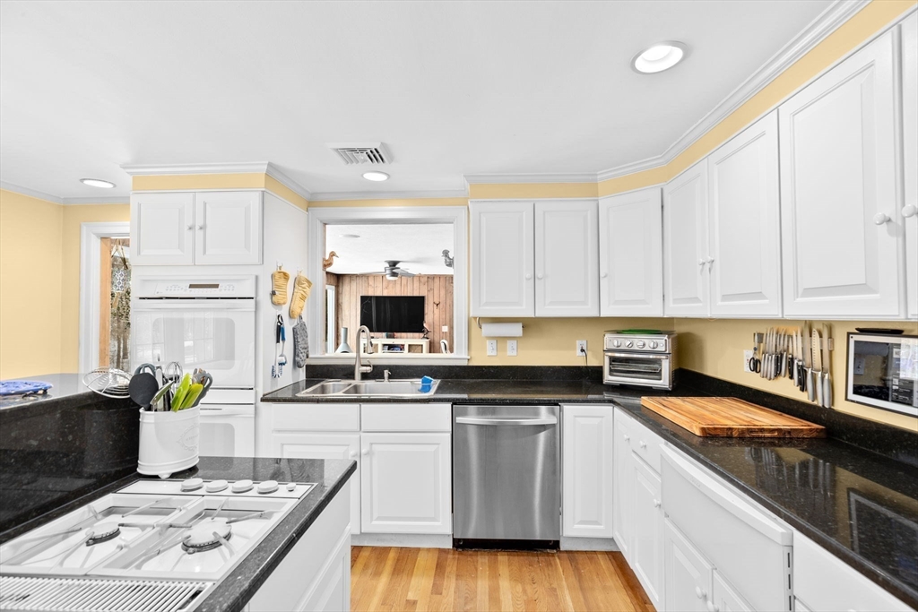 33 Dover Road Dover, MA 02030 - Photo 9 of 41