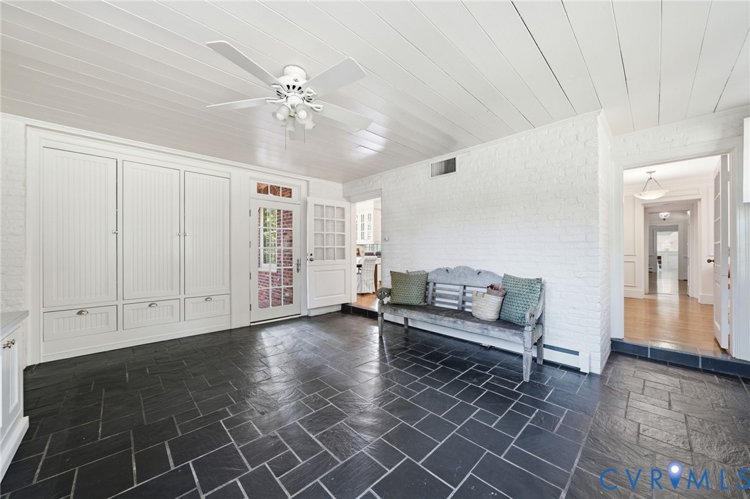3905 Sulgrave Road Richmond, VA 23221 - Photo 21 of 56 Mudroom/Family Room #2 with built in cubbies/stora