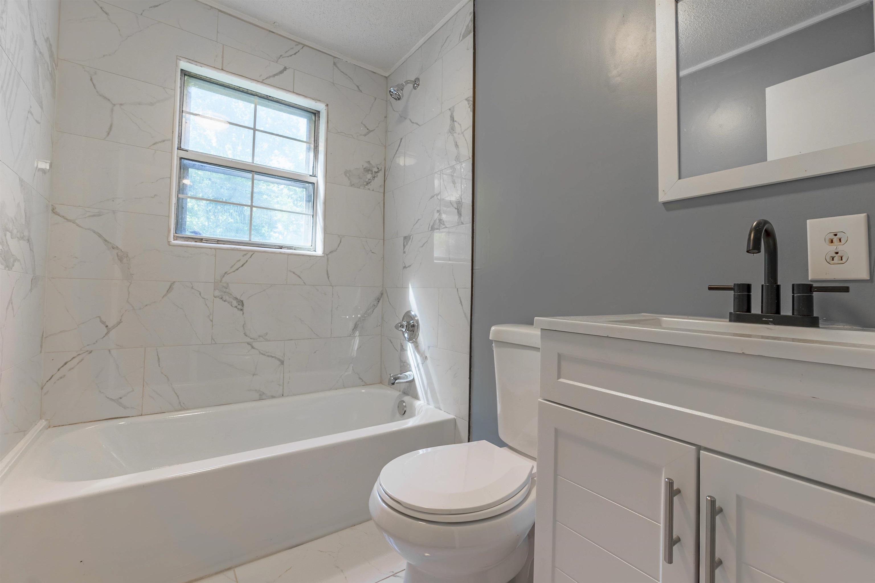 2631 Berryhill Road Memphis, TN 38016 - Photo 14 of 17 a bathroom with a sink a toilet and a bathtub