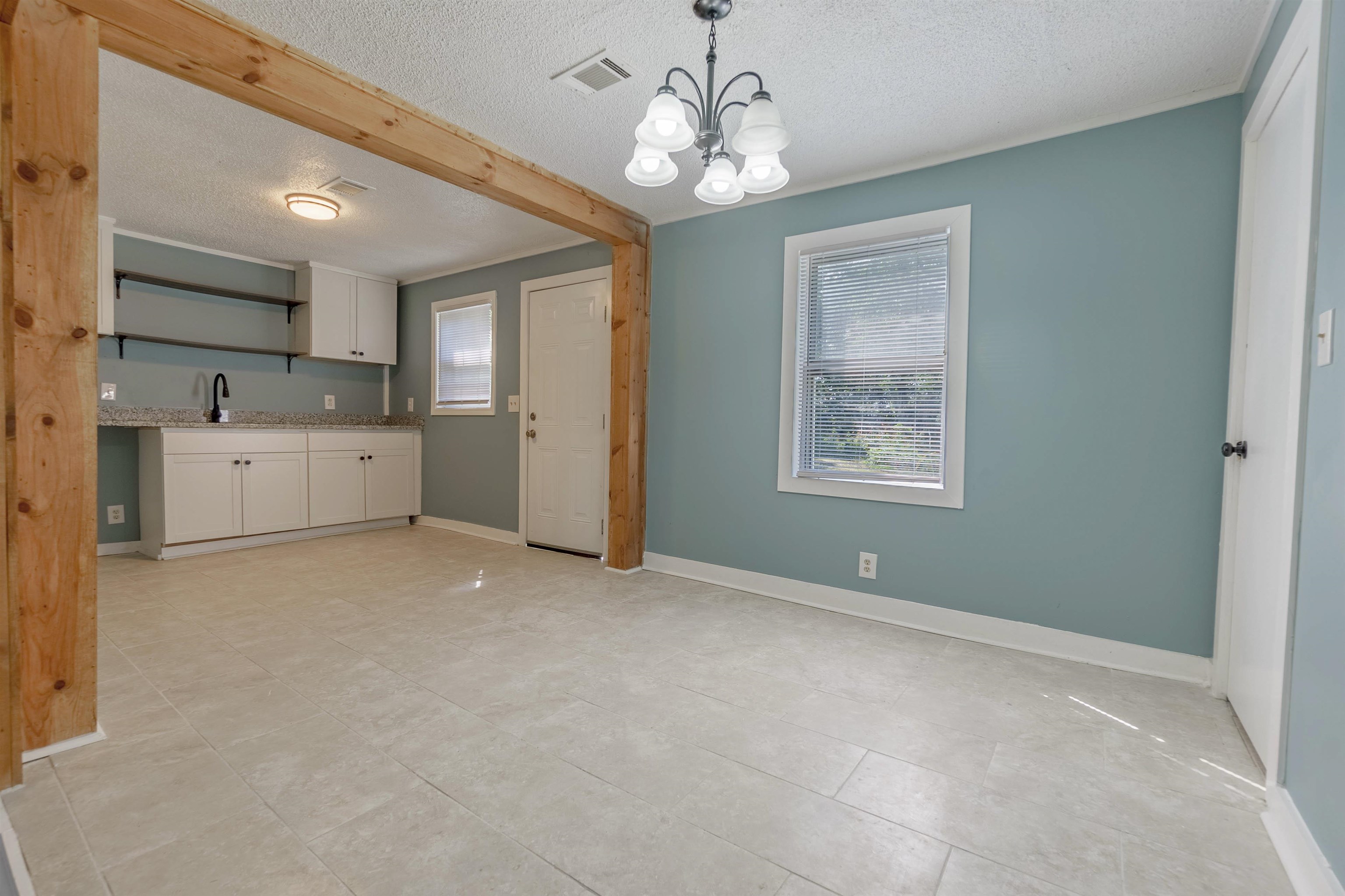 2631 Berryhill Road Memphis, TN 38016 - Photo 6 of 17 a view of an empty room with a window