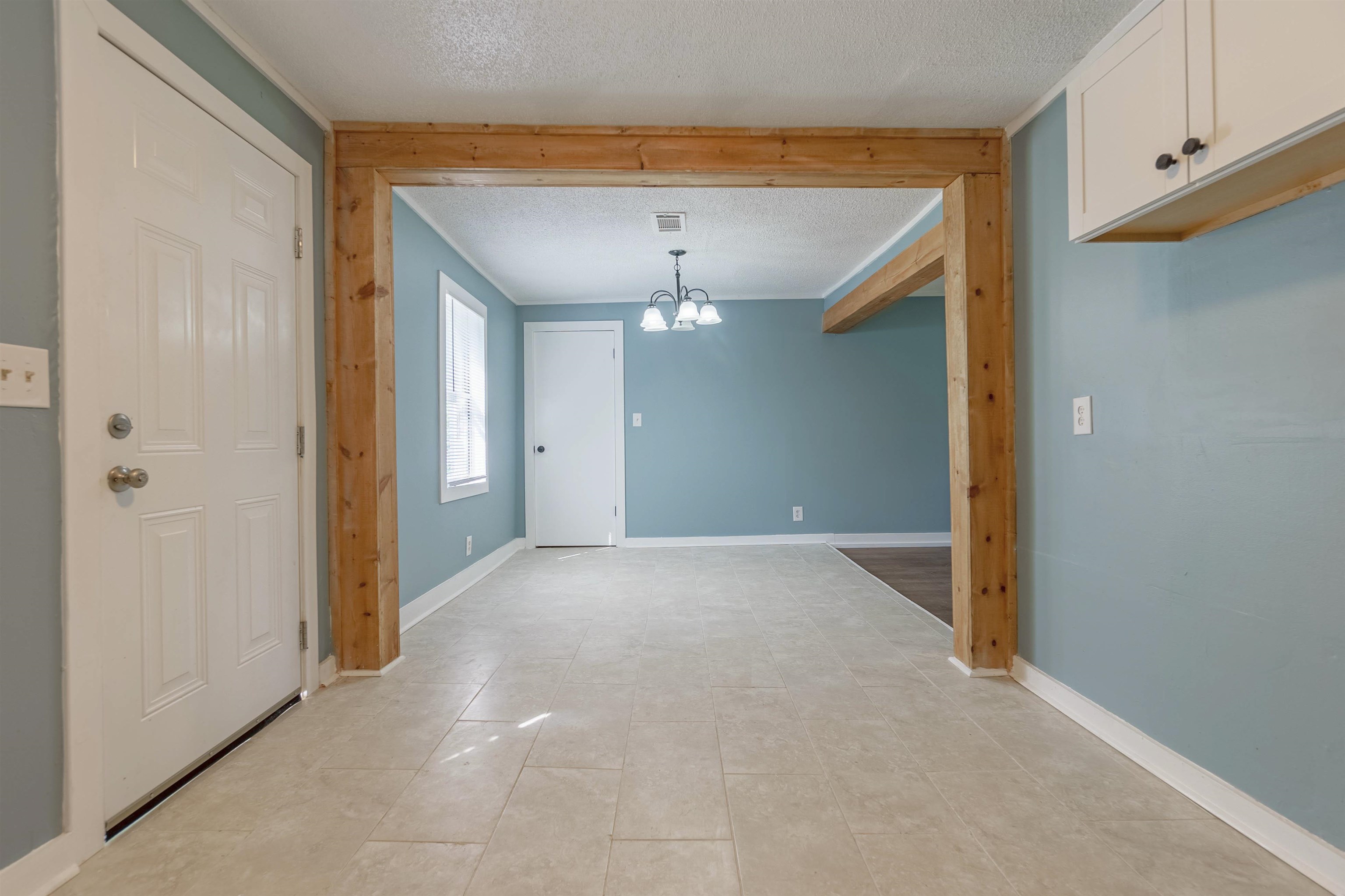 2631 Berryhill Road Memphis, TN 38016 - Photo 7 of 17 a view of a room with a ceiling fan and entryway