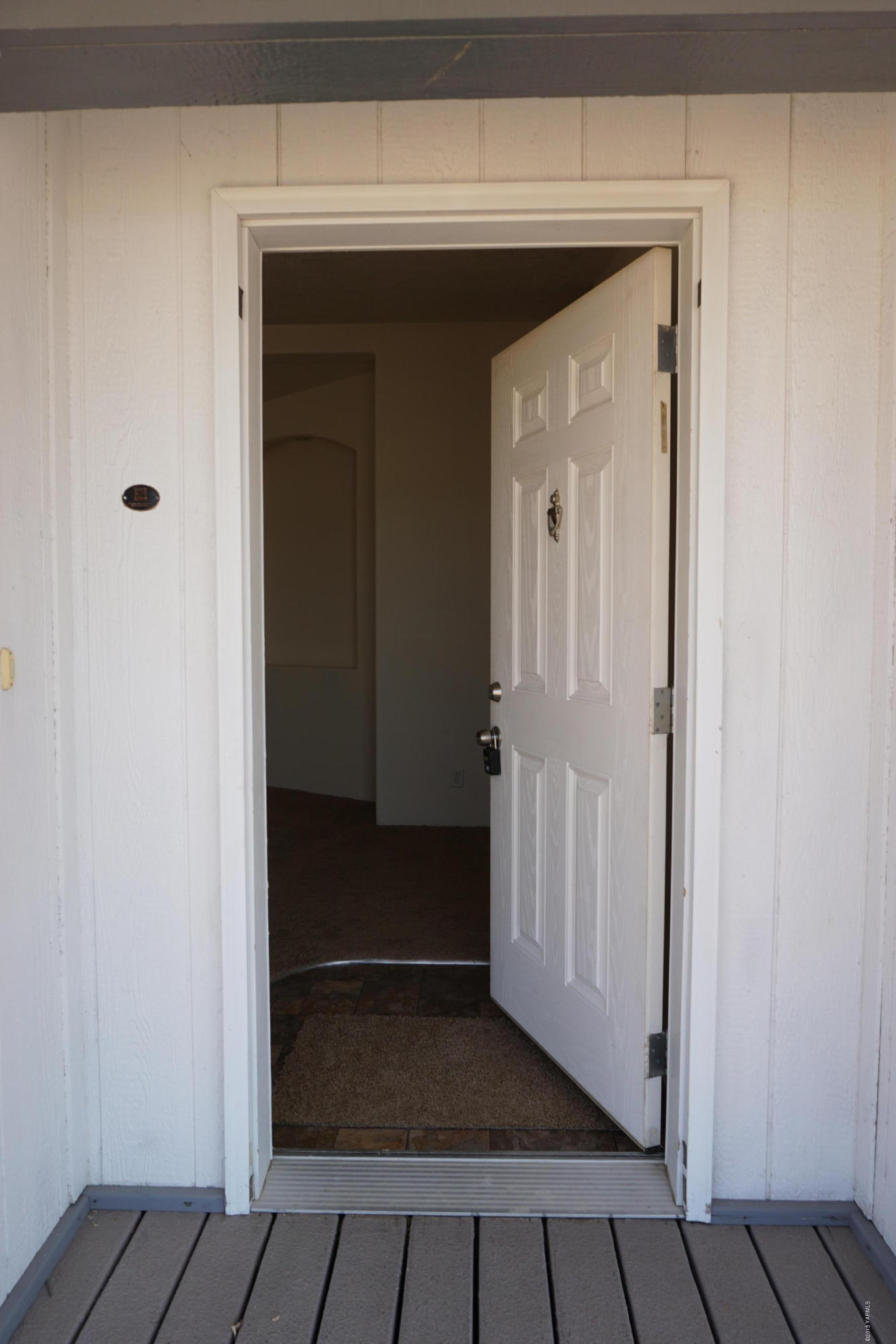 11785 Postma Road Moxee, WA 98936 - Photo 2 of 22 a view of a hallway
