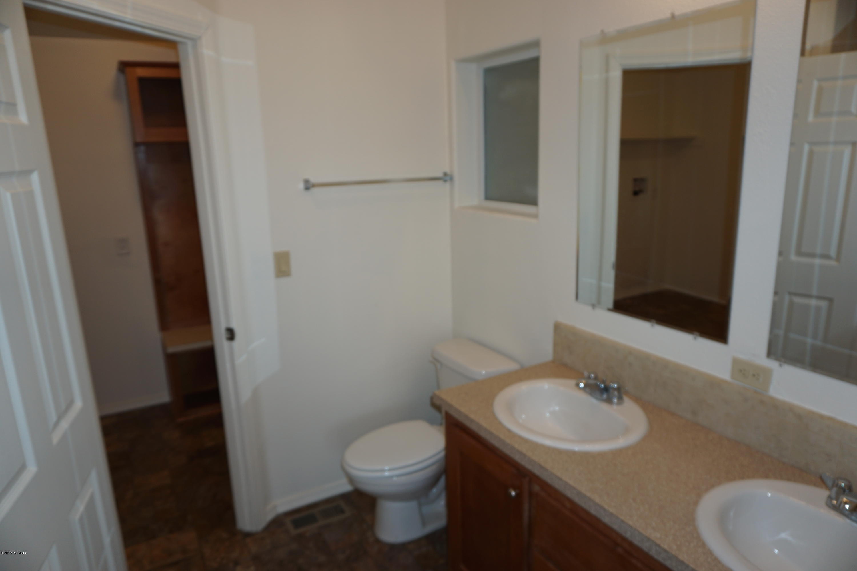 11785 Postma Road Moxee, WA 98936 - Photo 11 of 22 a bathroom with a sink toilet and mirror